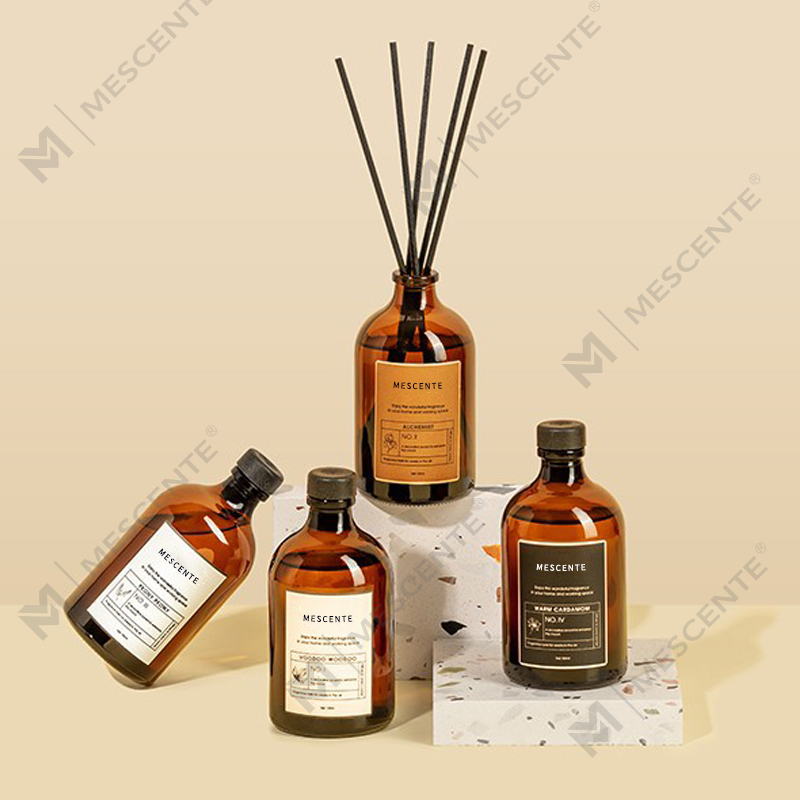 Büyük Siyah Ve Altın 100 ml Yanardöner Lüks Cam Renkli Çubuklar Fiber Kamış Difüzör Oda Spreyi Solvent