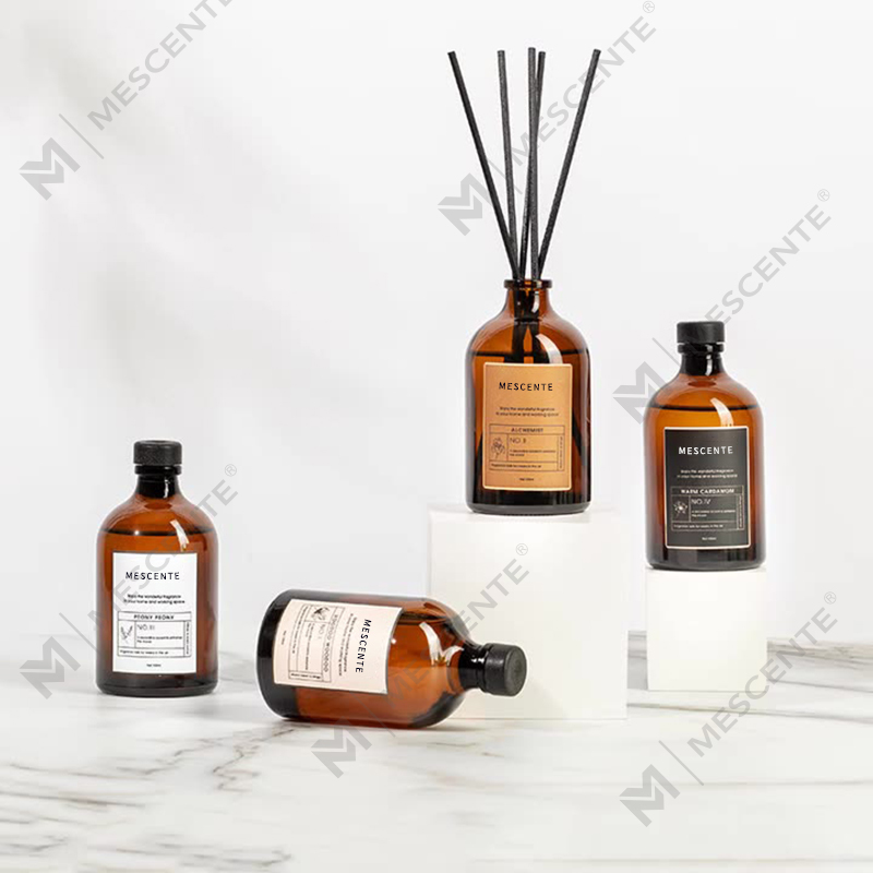 Büyük Siyah Ve Altın 100 ml Yanardöner Lüks Cam Renkli Çubuklar Fiber Kamış Difüzör Oda Spreyi Solvent