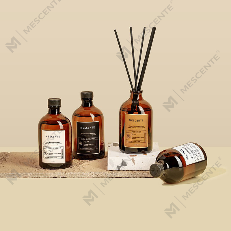 Büyük Siyah Ve Altın 100 ml Yanardöner Lüks Cam Renkli Çubuklar Fiber Kamış Difüzör Oda Spreyi Solvent